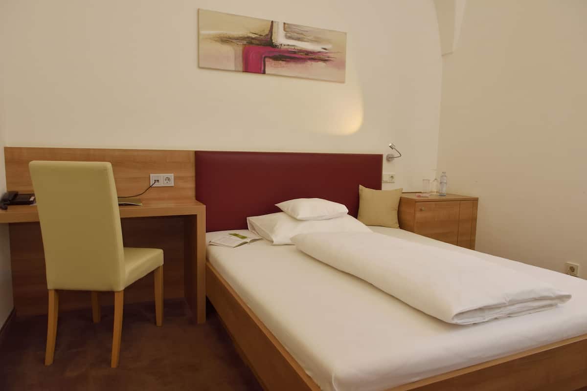 Single Room | In-room safe, desk, rollaway beds, free WiFi