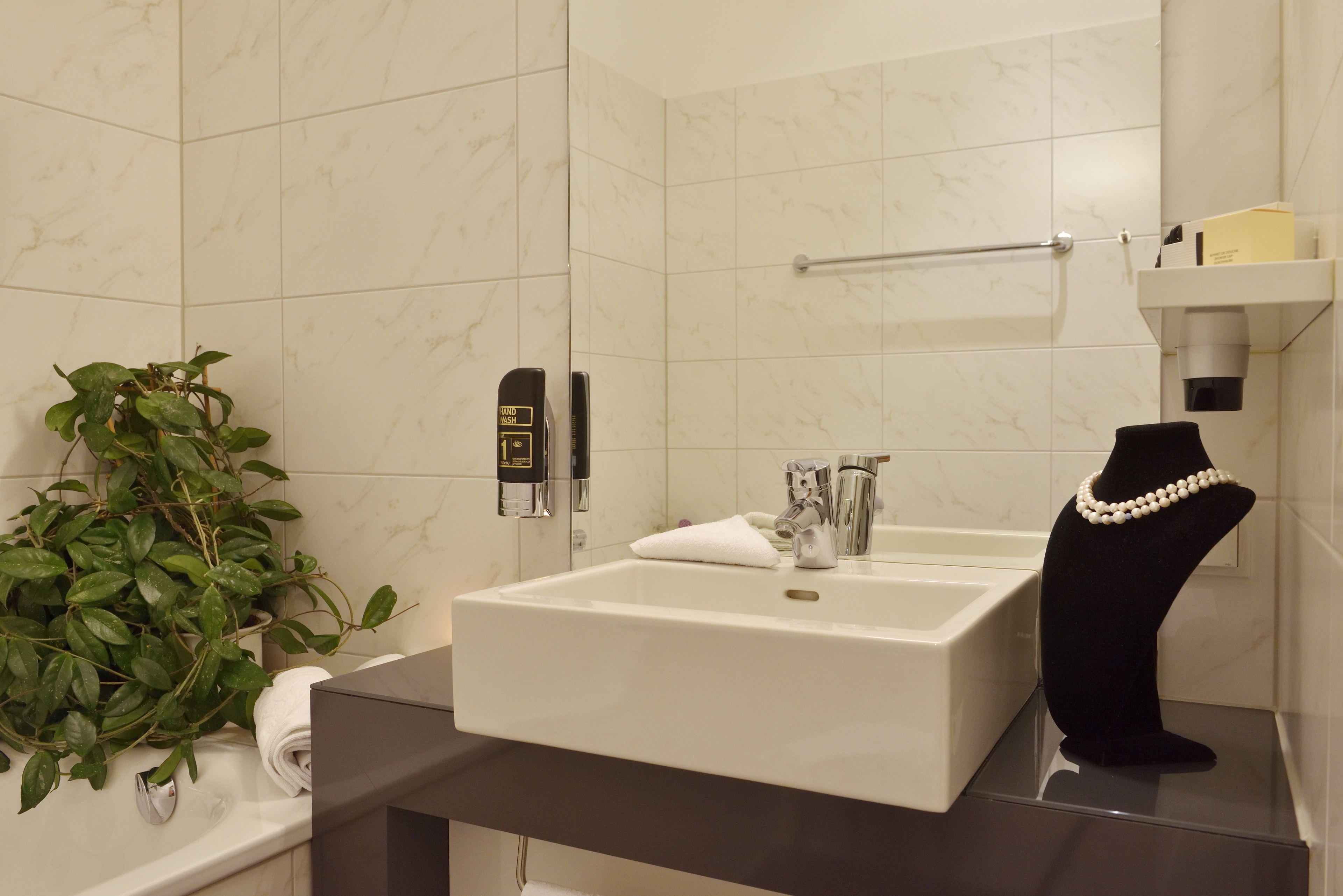 comfort double or twin room, 1 bedroom, bathtub | bathroom | free toiletries, hair dryer, bathrobes, slippers