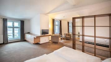 Studio Suite trăng mật, 1 phòng ngủ | Két bảo mật tại phòng, bàn, giường gấp/giường phụ (phụ phí)