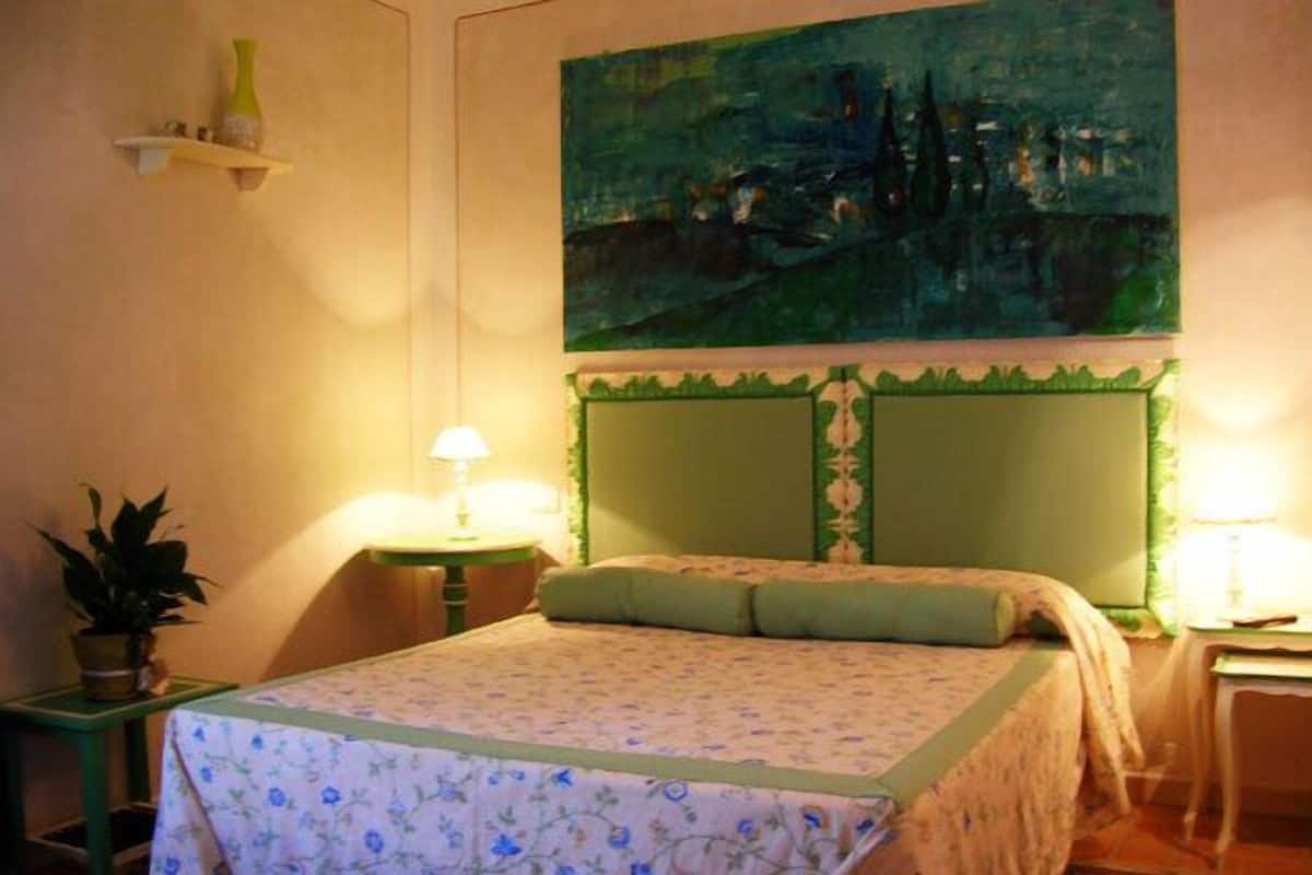 Family Room | Desk, cribs/infant beds, free WiFi, bed sheets