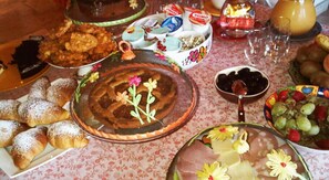 Dagelijks ontbijtbuffet (EUR 5 per persoon)