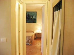 Desk, cribs/infant beds, free WiFi, bed sheets