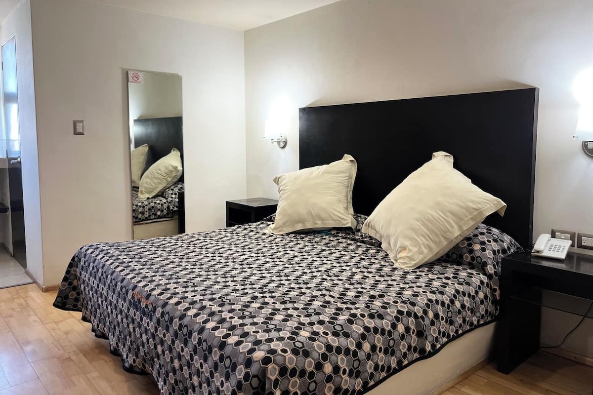 Escritorio, espacio para trabajar con un portátil, wifi gratis