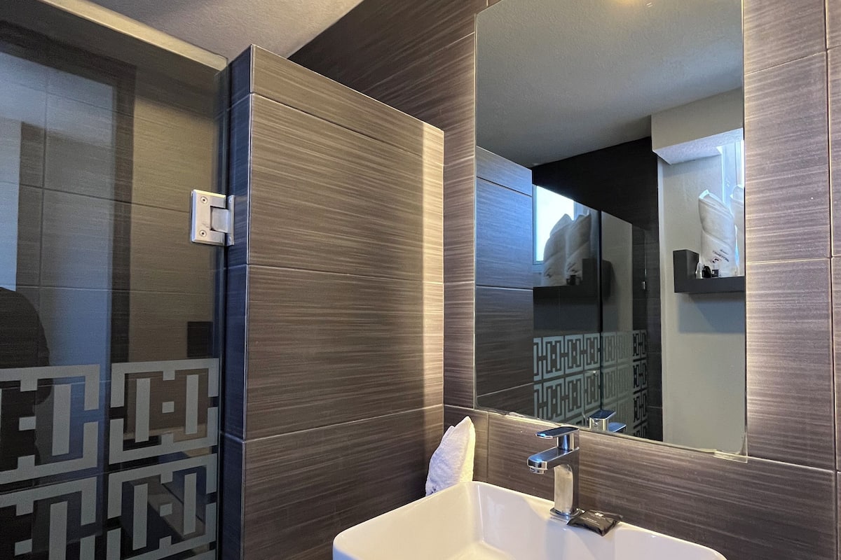 Habitación Deluxe, 1 cama de matrimonio grande | Escritorio, espacio para trabajar con un portátil, wifi gratis