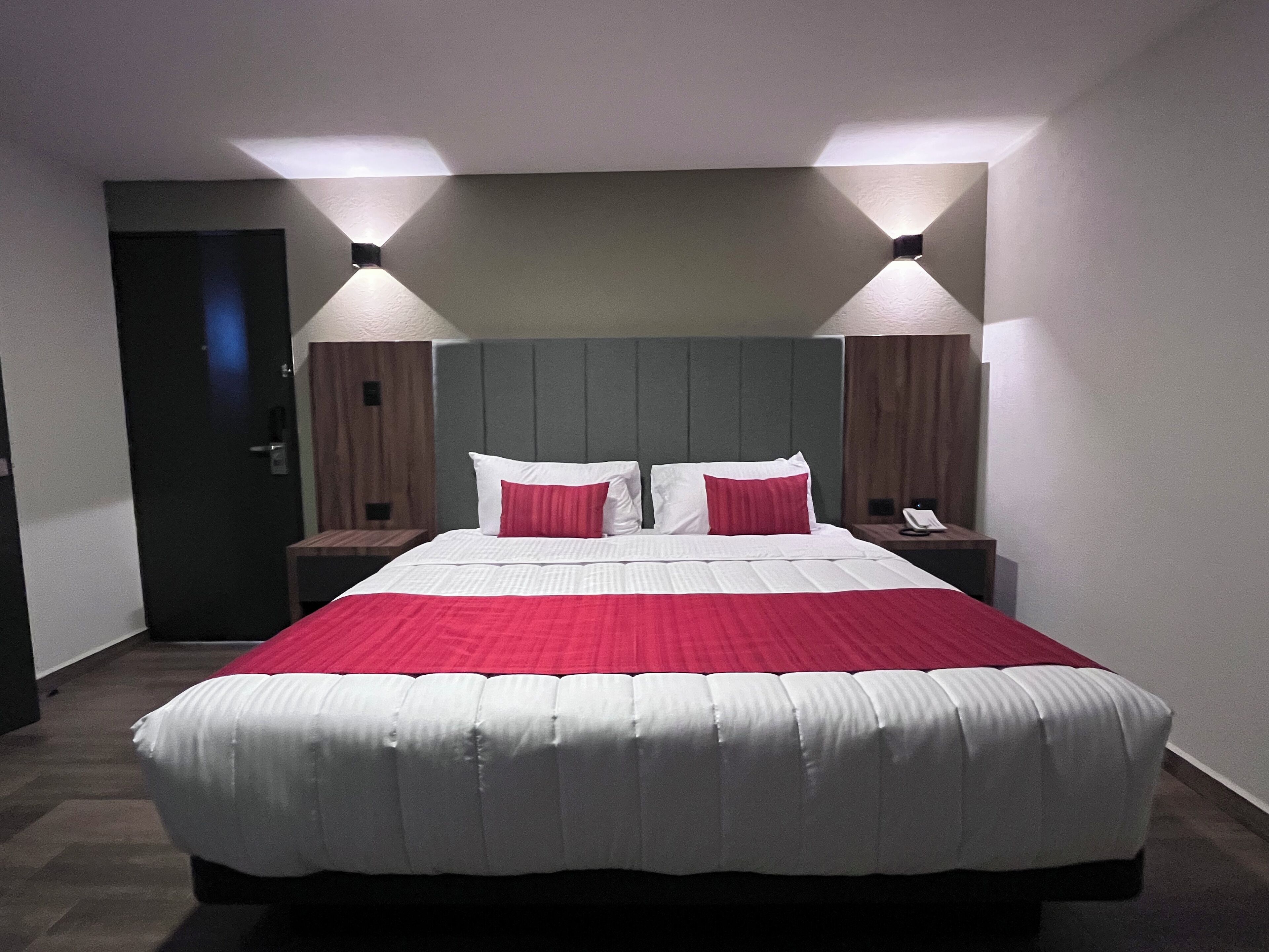 Suite estudio Deluxe, 1 cama de matrimonio grande | Escritorio, espacio para trabajar con un portátil, wifi gratis