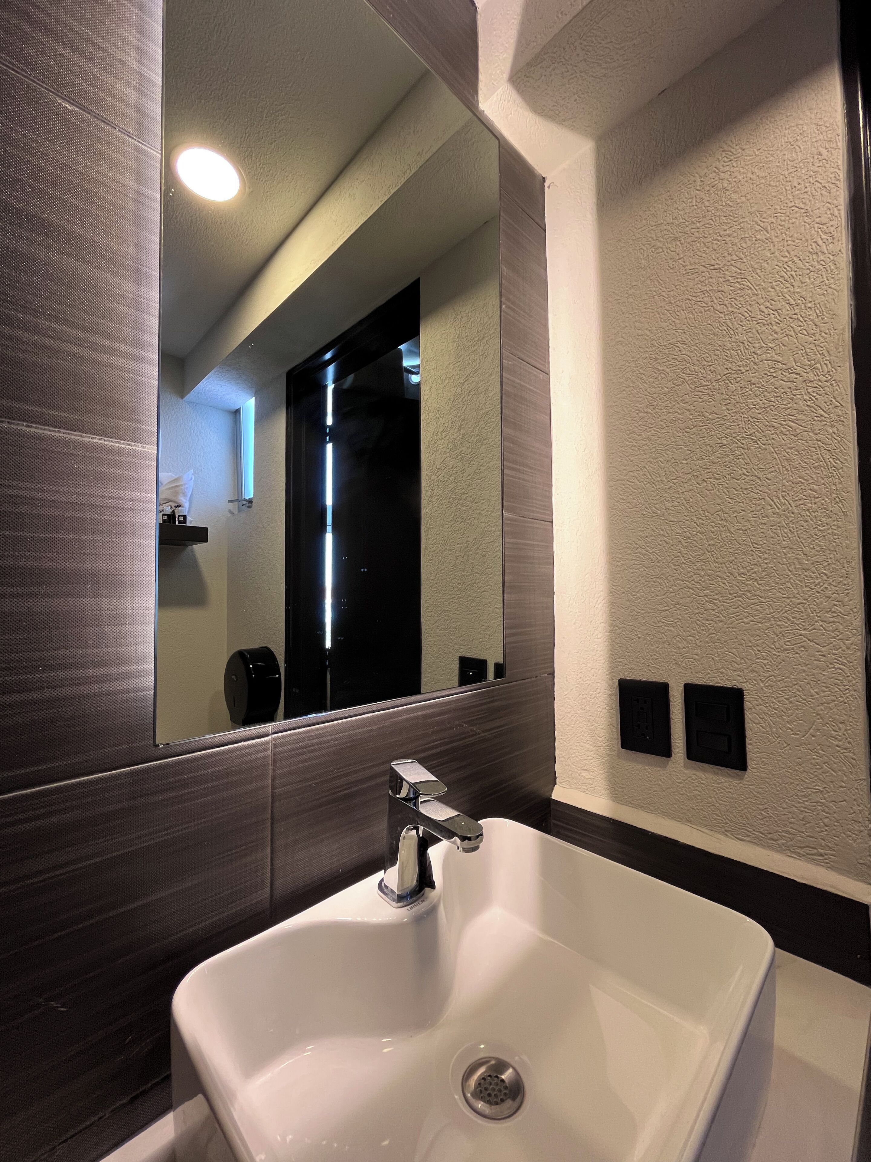 Habitación Deluxe, 1 cama de matrimonio grande | Escritorio, espacio para trabajar con un portátil, wifi gratis