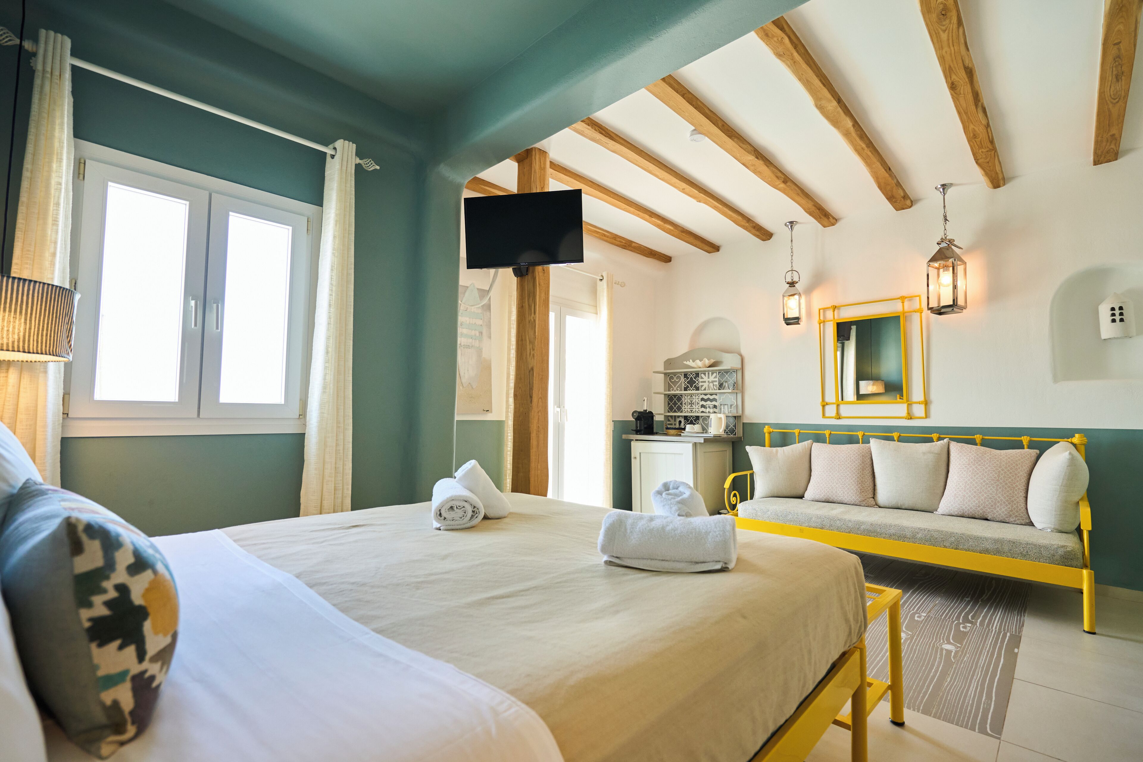 superior room, sea view | living area | flat-screen tv