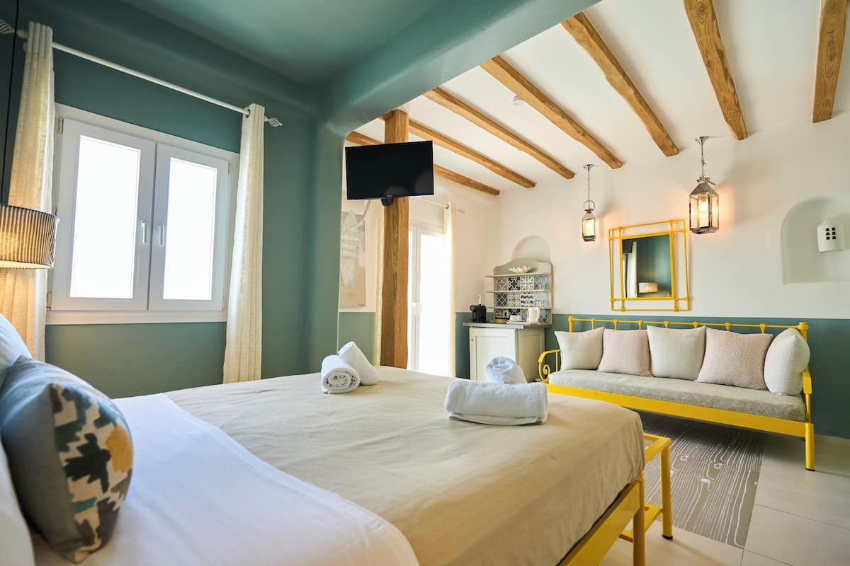 superior room, sea view | living area | flat-screen tv