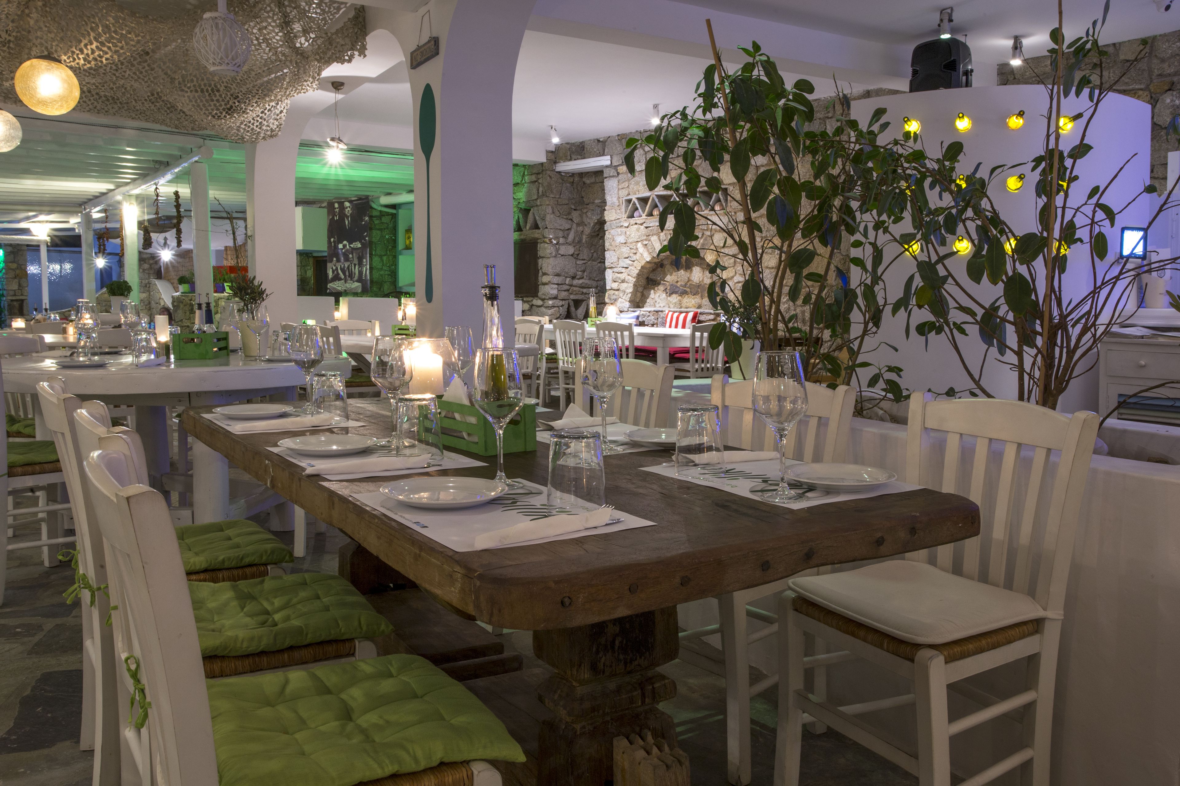 2 restaurants, breakfast, lunch, dinner served; italian cuisine