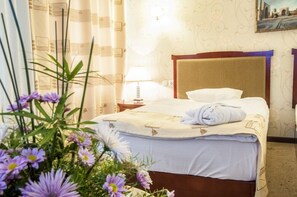 Standard-Doppel- oder -Zweibettzimmer | Minibar, Zimmersafe, Schreibtisch, Verdunkelungsvorhänge