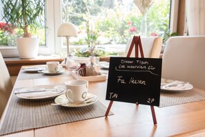 Petit déjeuner buffet servi tous les jours en supplément