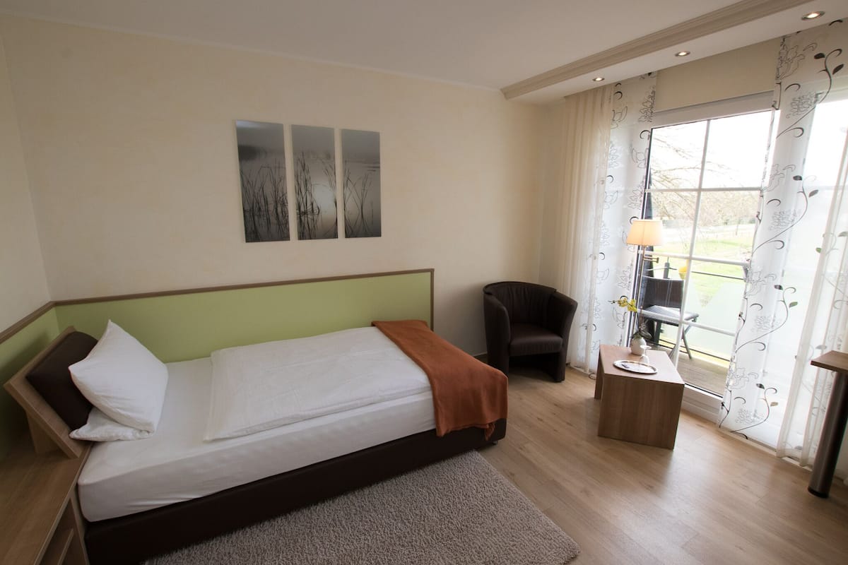 Single Room, Balcony