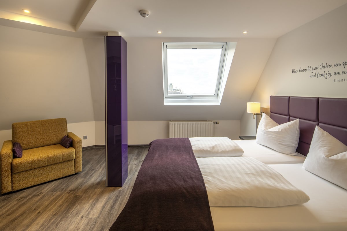 Business Double Room | Hypo-allergenic bedding, in-room safe, desk, soundproofing