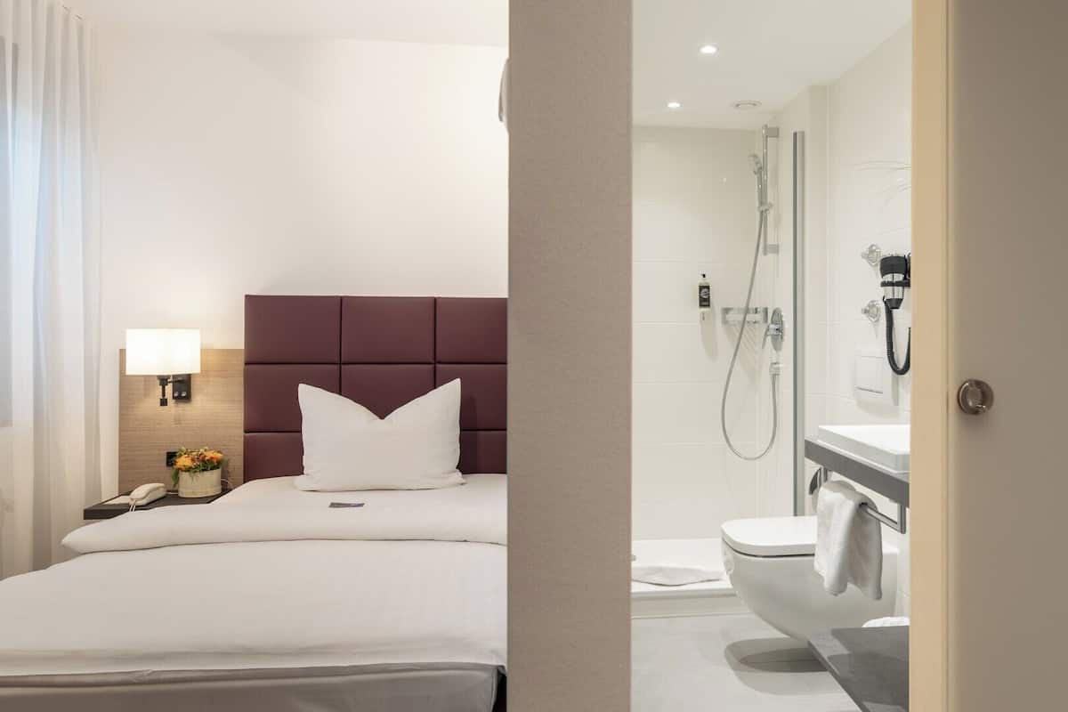 Business Single Room | Hypo-allergenic bedding, in-room safe, desk, soundproofing