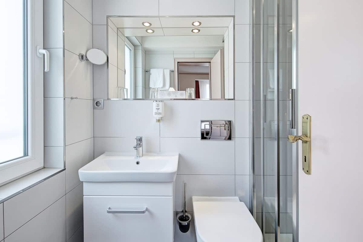 comfort single room | bathroom | shower, hair dryer, heated floors, towels