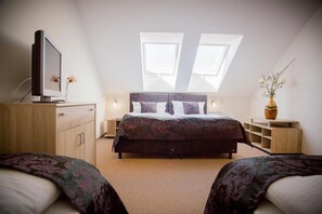 Suite, Annex Building | Hypo-allergenic bedding, free WiFi