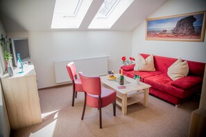 Suite, anneks | Oppholdsrom | Flatskjerm-TV