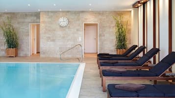 Una piscina techada