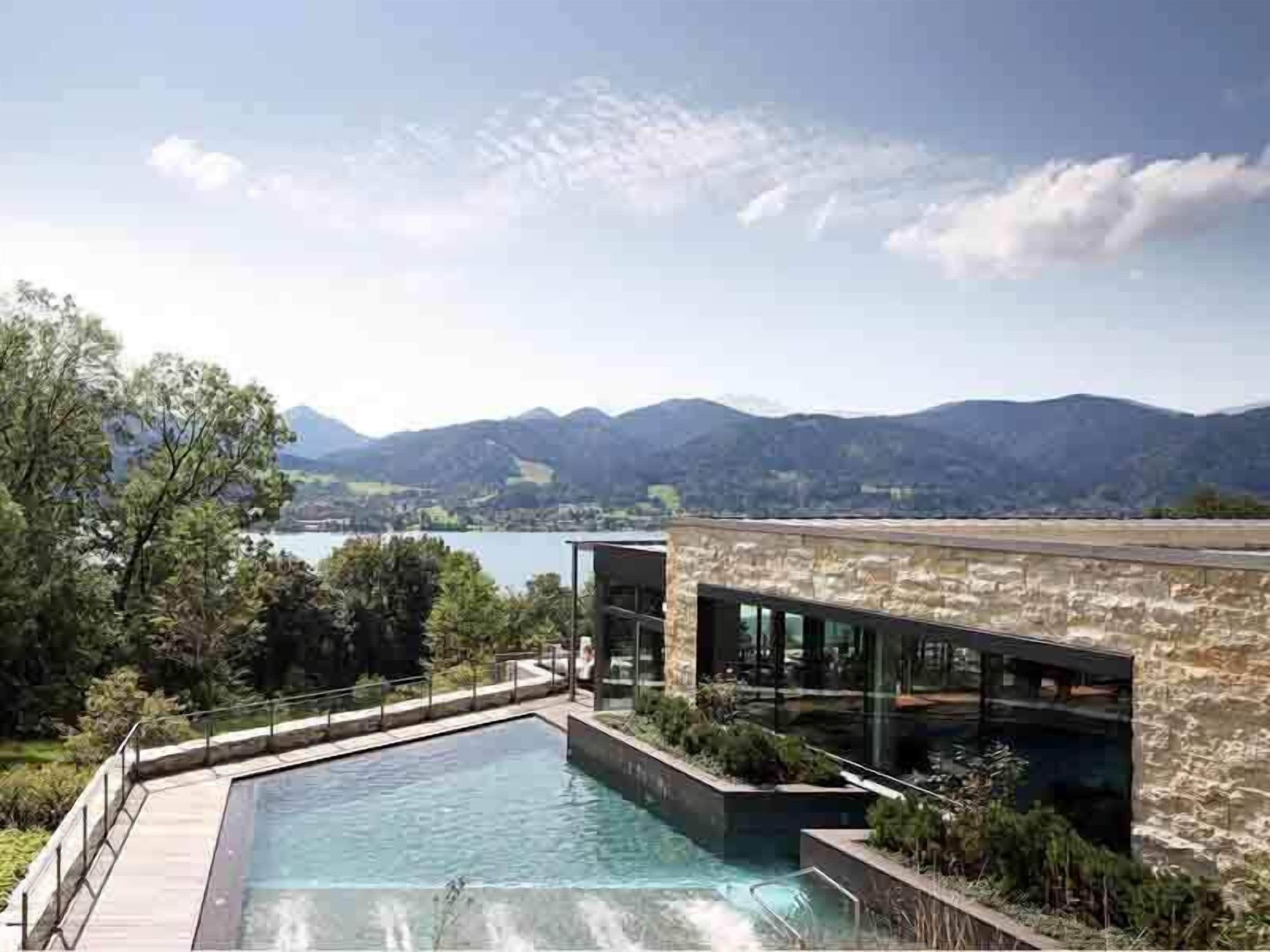 indoor pool, outdoor pool, open 7:00 am to 9:00 pm, pool loungers