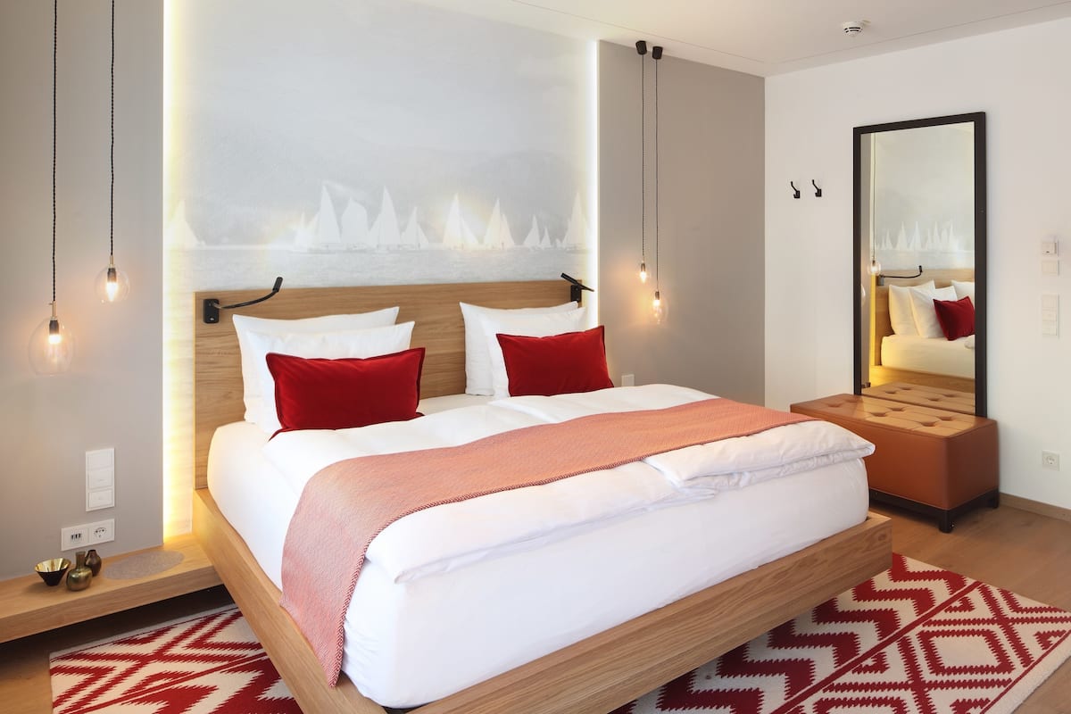Superior Double Room Mountain View | Wohnwelt Tegernsee | Hypo-allergenic bedding available, minibar, in-room safe, desk