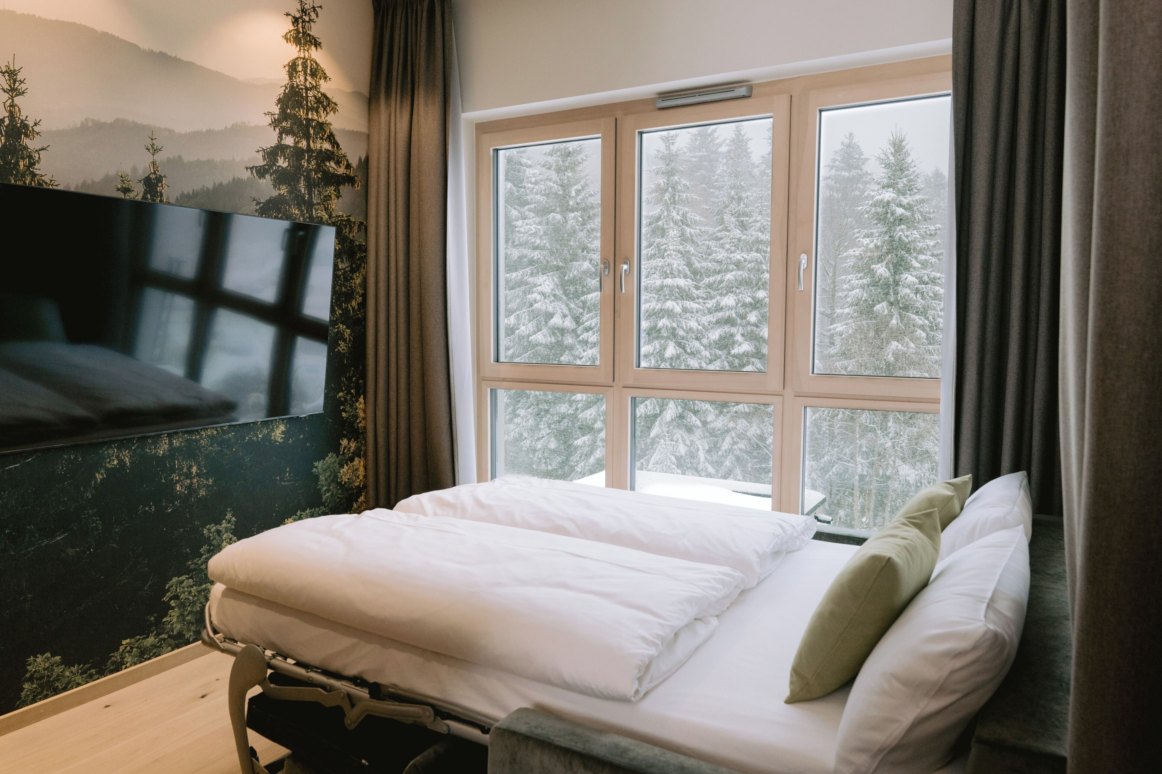 Suíte família, para não fumantes, sacada | Roupas de cama premium, edredons de pluma, frigobar, cofres nos quartos