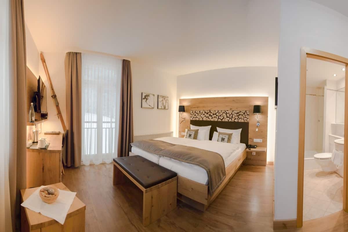 superior double room, 1 double bed | 1 bedroom, premium bedding, down duvets, minibar