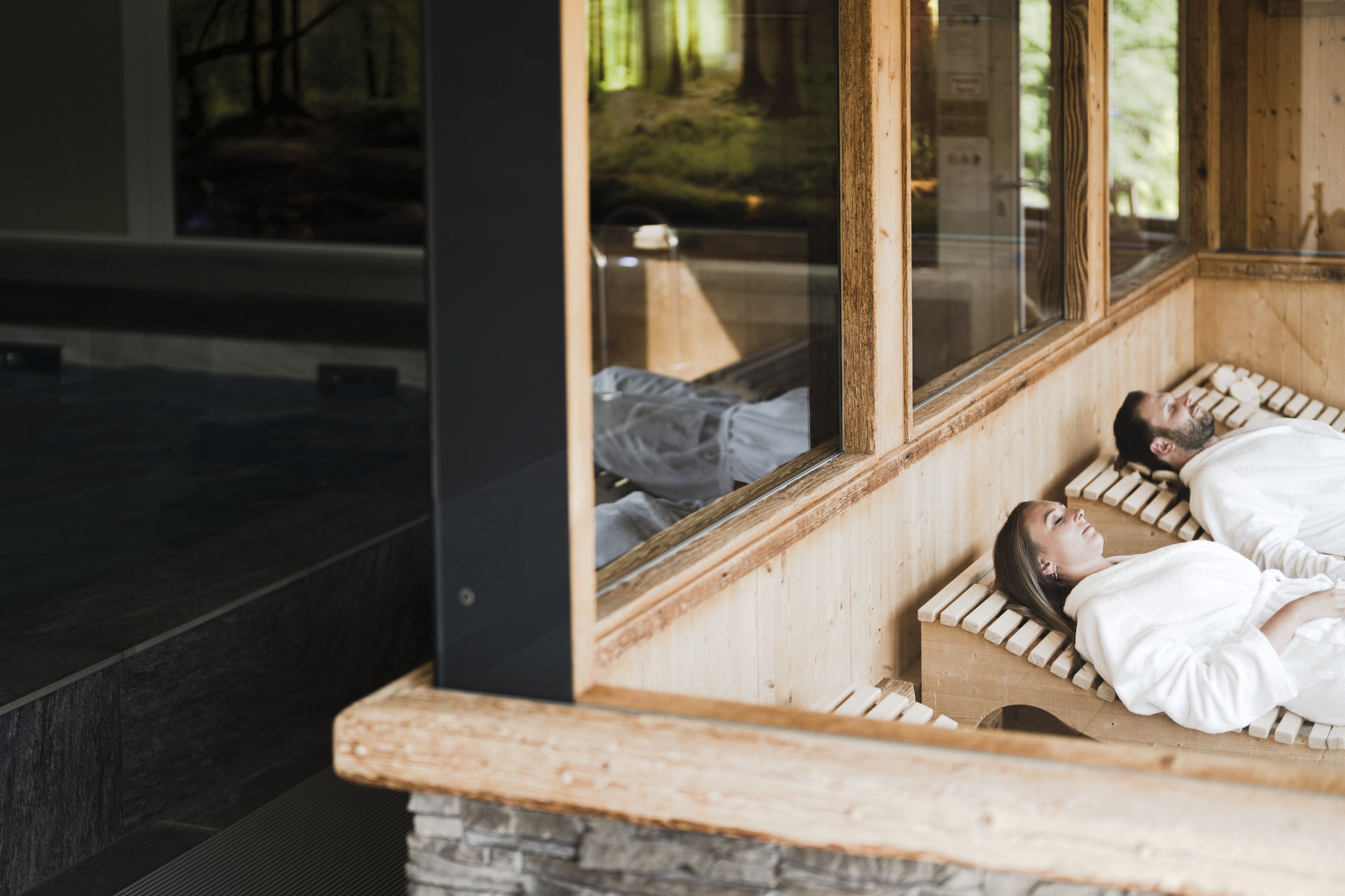 Sauna, steam room, Turkish bath, body treatments, aromatherapy