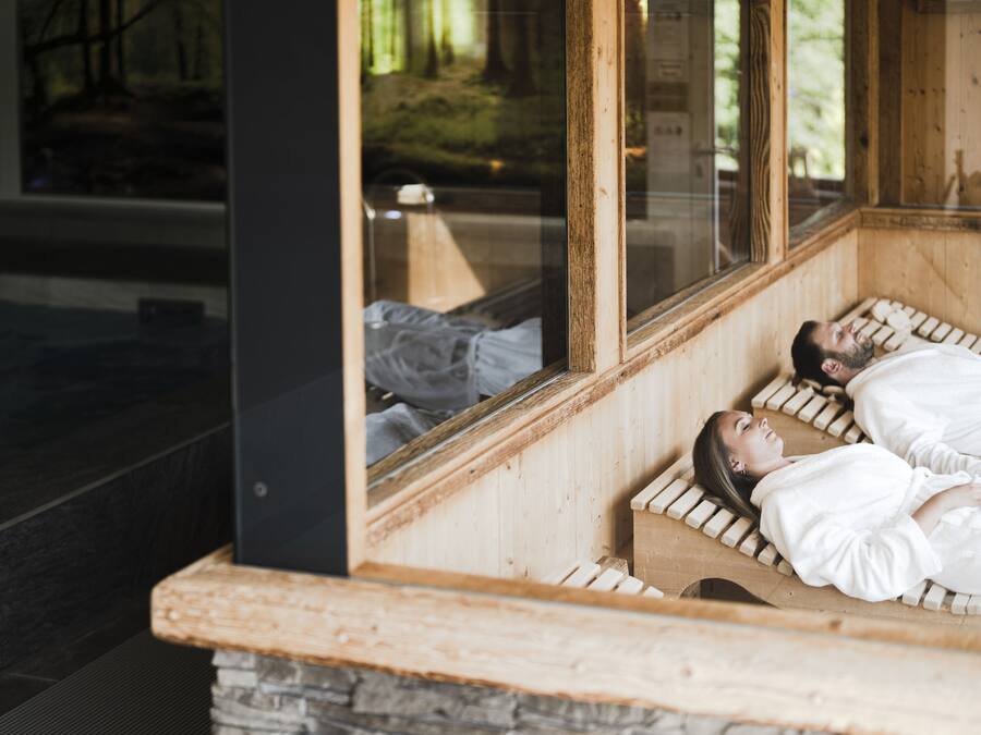 Behandelingskamers voor koppels, een sauna, een stoombad
