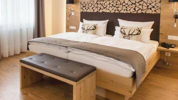 Superior-Zimmer | Hochwertige Bettwaren, Daunenbettdecken, Minibar, Zimmersafe