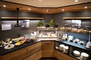 Free daily buffet breakfast