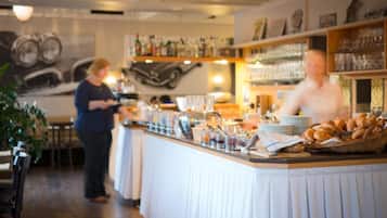 Free daily buffet breakfast