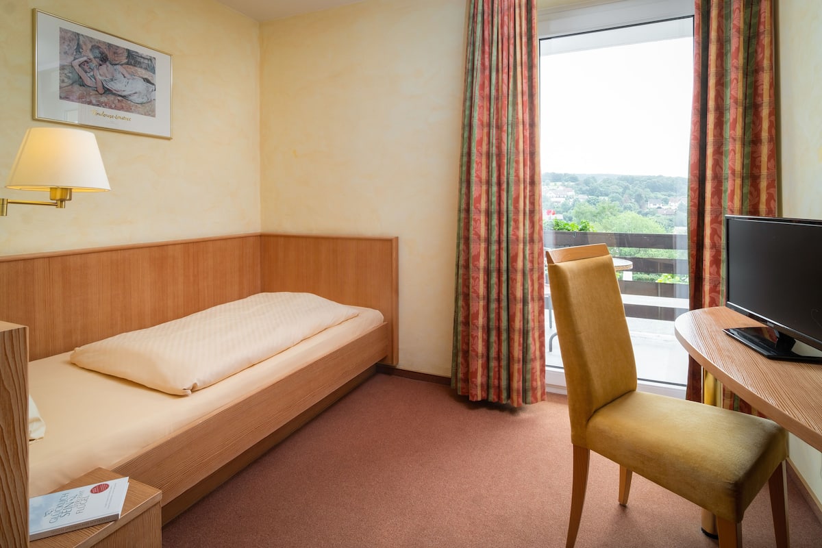 single room, non smoking | 1 bedroom, in-room safe, desk, free wifi