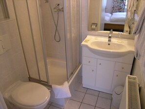 Classic Double Room | Bathroom