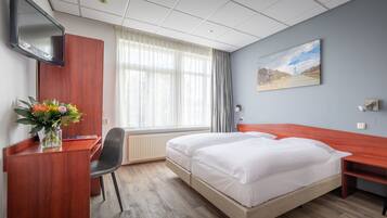 Desk, laptop workspace, cribs/infant beds, free WiFi