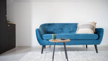 Apartamento família, várias camas, para não fumantes | Opções para refeição no quarto