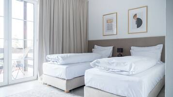 3 chambres, coffres-forts dans les chambres, décoration personnalisée