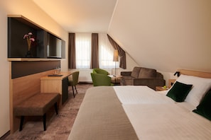 Hypo-allergenic bedding, desk, free WiFi, bed sheets - Parkhotel Neustadt (Neustadt in Sachsen)