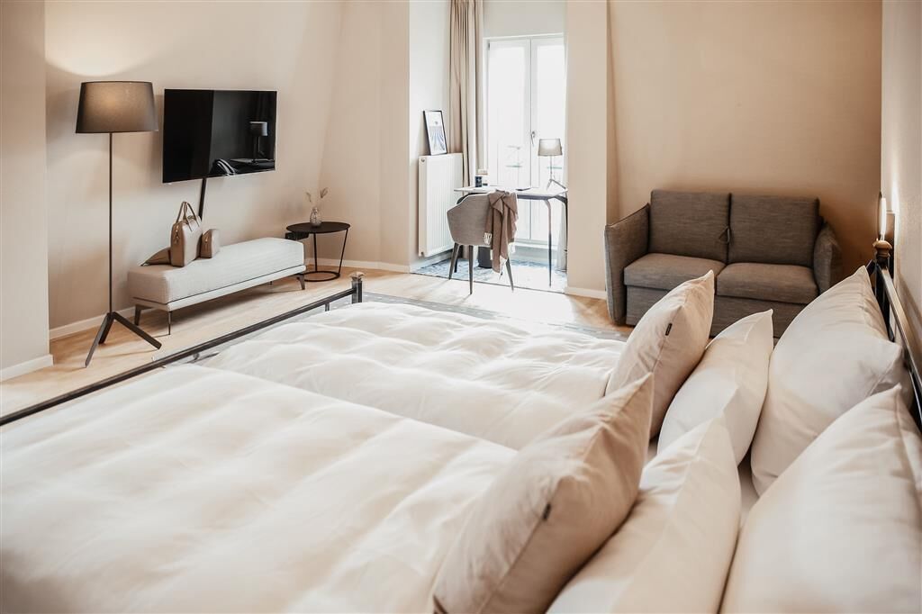 Individueel gedecoreerd, individueel gemeubileerd, een bureau