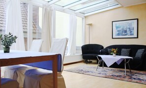 Double Room | Living area | Flat-screen TV - Hotel Villa Verde (Walldorf)