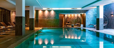 Indoor pool, pool loungers