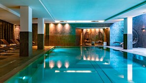 Indoor pool, pool loungers - Hotel Latini (Zell am See)