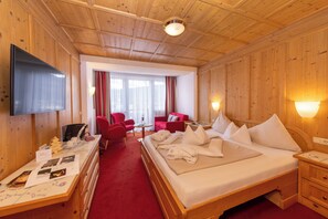 In-room safe, iron/ironing board, free WiFi, bed sheets - Hotel Latini (Zell am See)