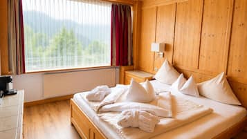 In-room safe, iron/ironing board, free WiFi, bed sheets