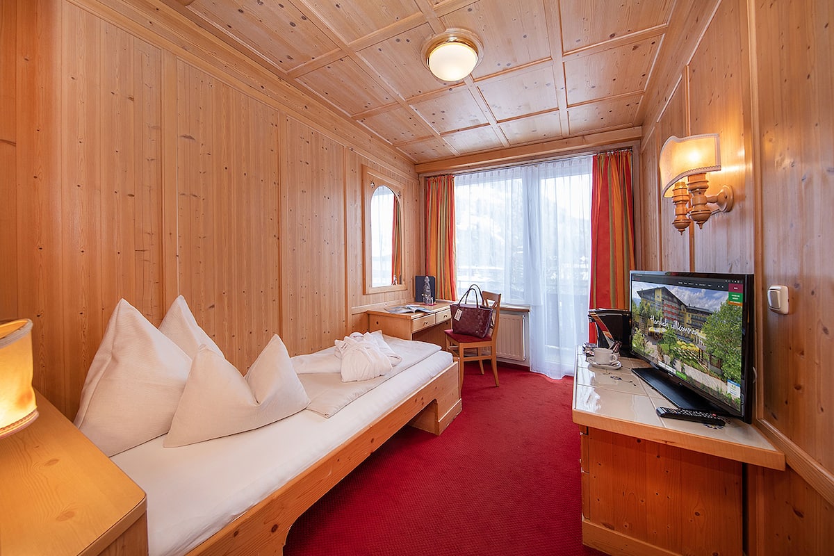 standard single room | 1 bedroom, in-room safe, iron/ironing board, free wifi