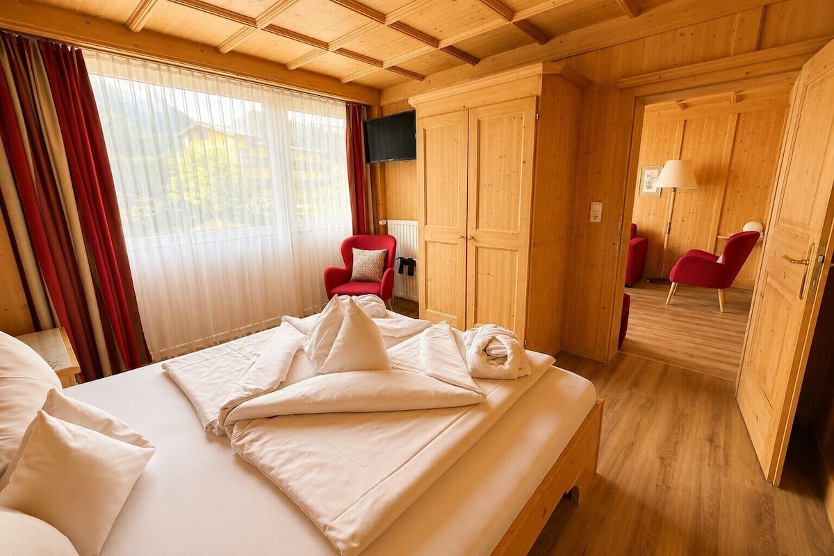Junior Suite, Mountain View | In-room safe, iron/ironing board, free WiFi, bed sheets