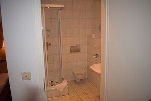 Triple Room | Bathroom