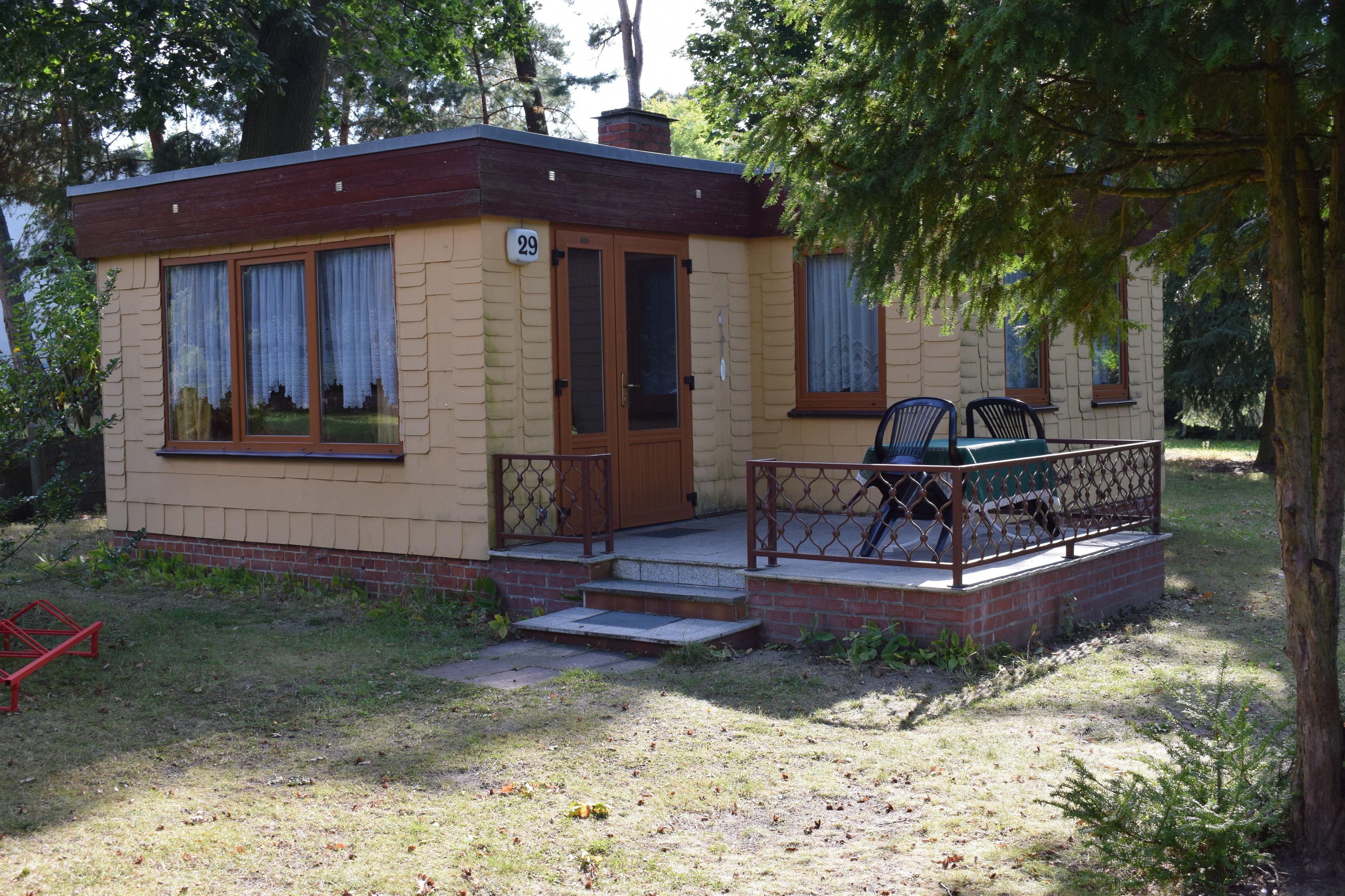 bungalow | desk, rollaway beds, free wifi, bed sheets