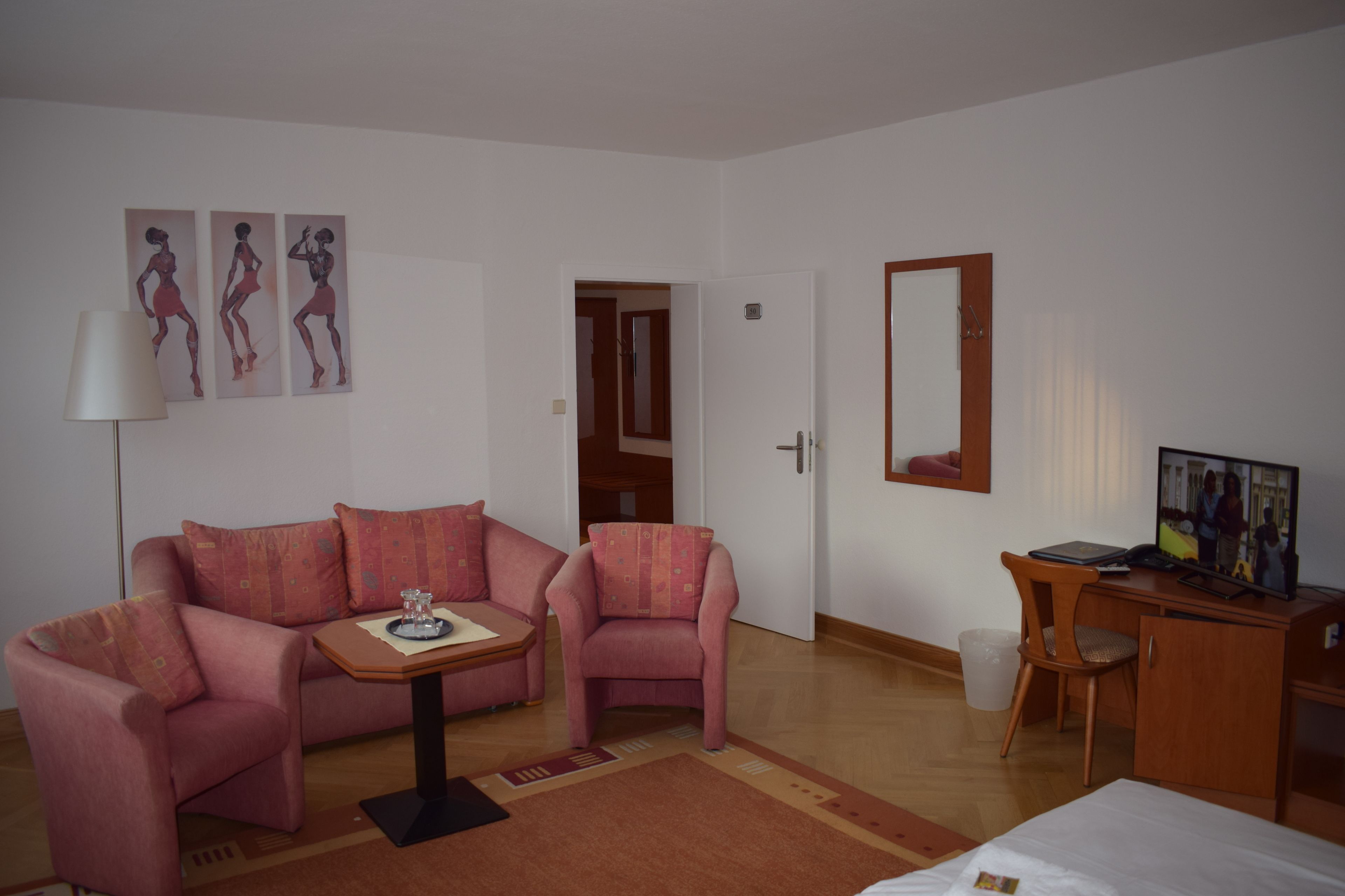 family room | desk, rollaway beds, free wifi, bed sheets