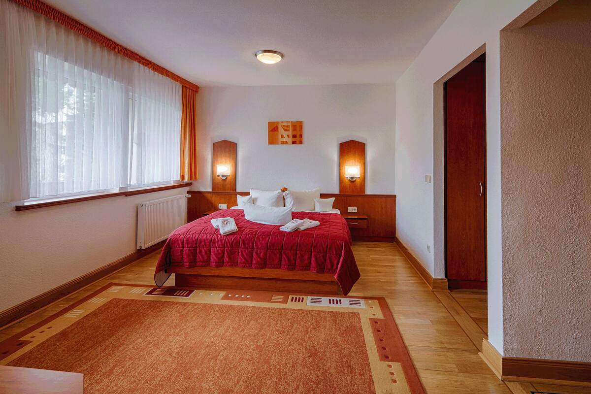 comfort double room | desk, rollaway beds, free wifi, bed sheets