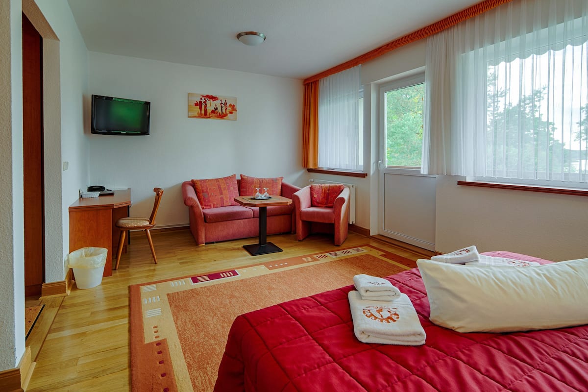 comfort double room | desk, rollaway beds, free wifi, bed sheets